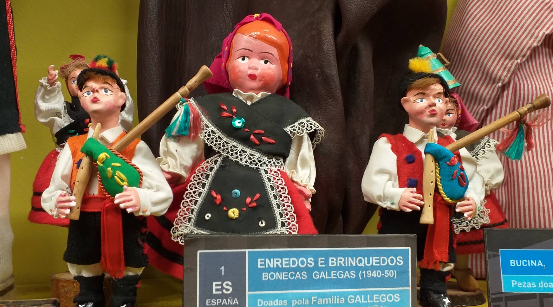Detalle de muñecas gaiteiras del Museo MELGA