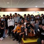 Grupo de alumnos del IES Maximino Romero de Bayo posan en el Museo MELGA de Ponteceso