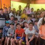 Grupo de alumnos del CEIP Vicente Otero Valcárcel posando en las instalaciones del Museo Melga de Ponteceso