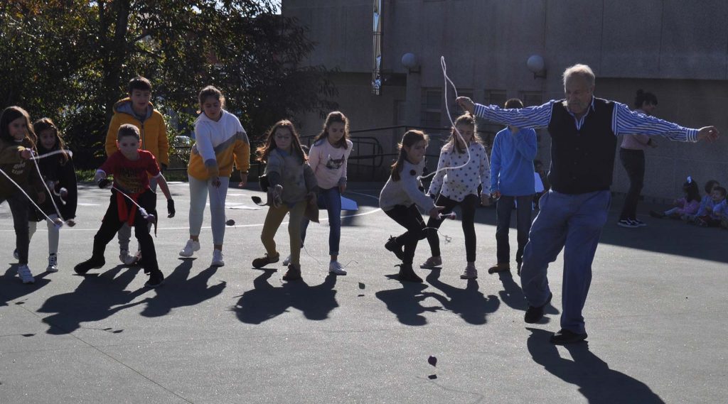 O Melga desprázase ao CEIP. Labarta Pose de Baio para celebrar con todo o alumnado o día do peón 2018