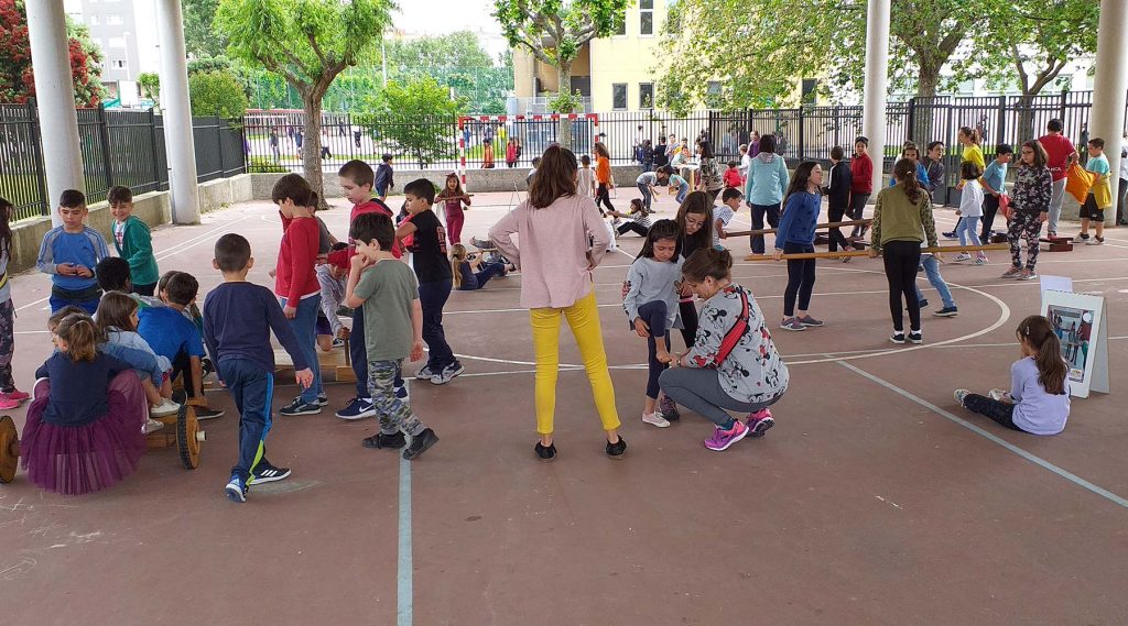 O CEIP Anexa de Prácticas de A Coruña experimentou unha xornada de xogos e deportes tradicionáis galegos con motivo dos patios dinámicos na escola