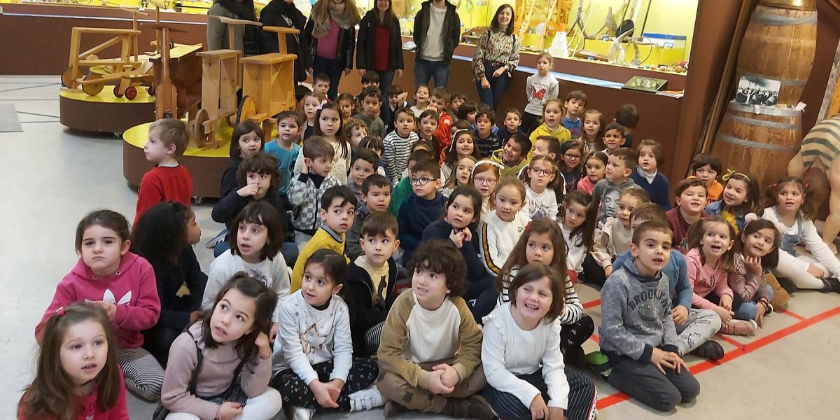 O CEIP. Bergantiños de Carballo visita o Melga cun grupo numeroso de Educación Infantil