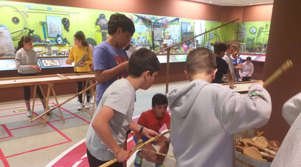 Alumnos del CEIP Vicente Otero de Carral disfrutan de juegos populares en el Museo Melga