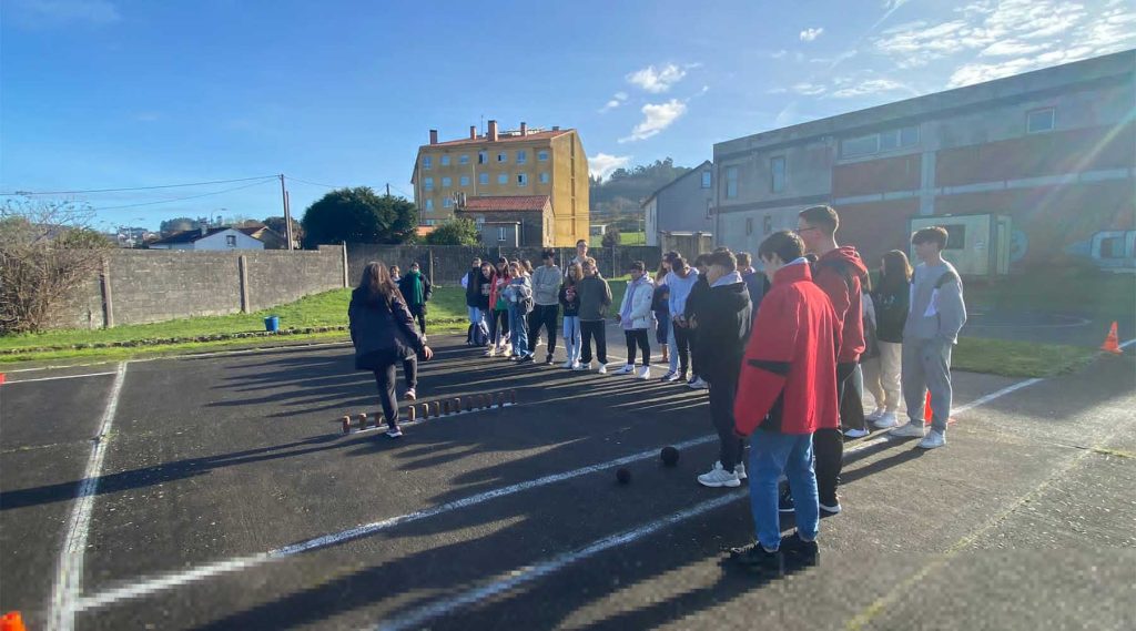 Coa terceira xornada de onte o CEIP Cabo da Area, todo o centro escolar, visitou o Melga este ano