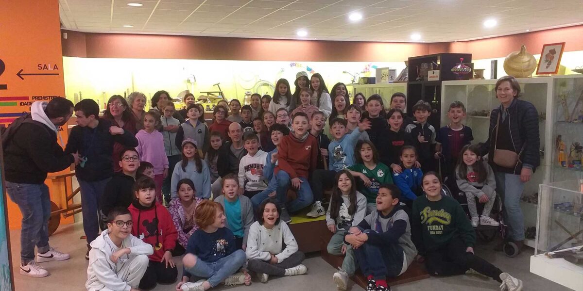 Un grupo escolar de Carral (A Coruña) visítanos por primeira vez