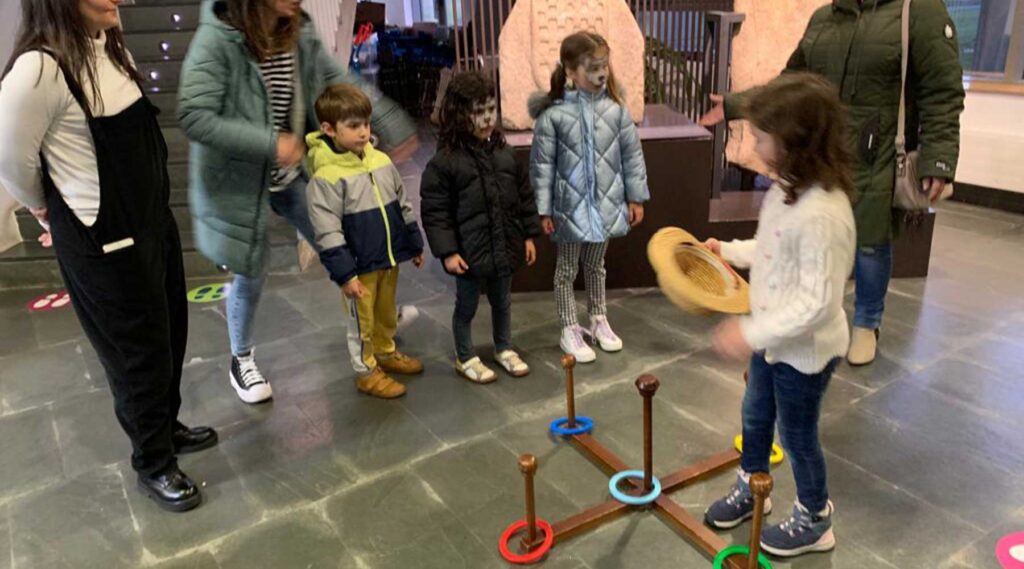 Nova presentación do libro do Observatorio Lúdico de Galicia con aniversario feliz incluido 