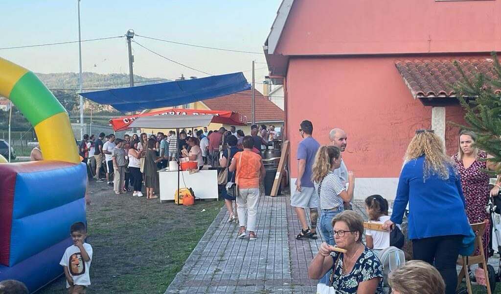 Gente en la Fiesta en Canduas 2023. Museo Melga.