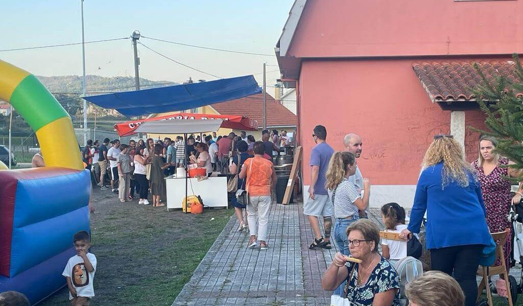 Gente en la Fiesta en Canduas 2023. Museo Melga.