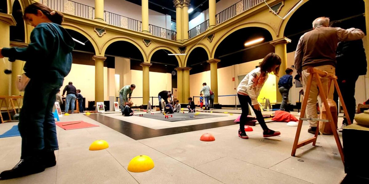 Momento del International Games Month en donde el Museo MELGA muestra sus juegos tradicionales